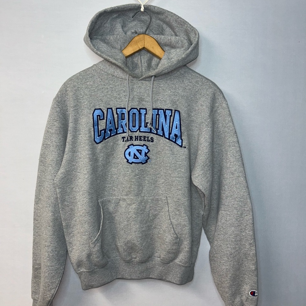 Carolina Tar Heels Champion Hoodie — Size Small